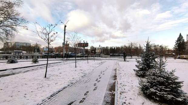 Снег выпал в Барнауле / Фото: amic.ru