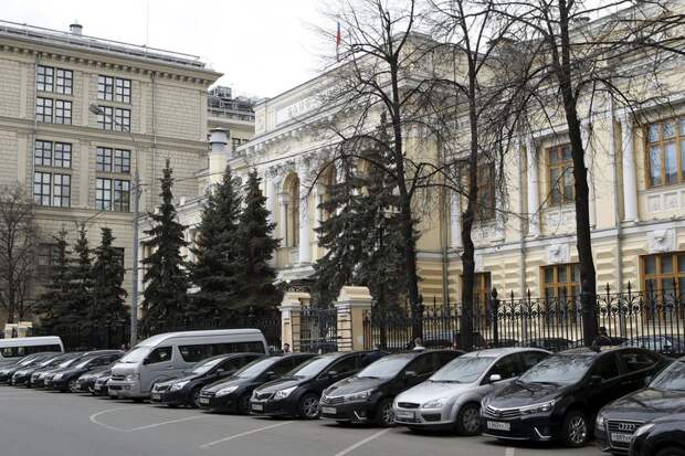 За полугодие сборы топ-10 страховщиков России выросли на 24% - ЦБ