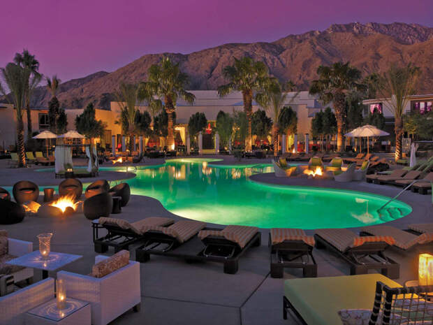 Jacket-Society-a-quick-midweek-getaway-to-palm-springs-riviera-pool