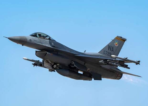 Планы и программы: обучение украинских летчиков для F-16