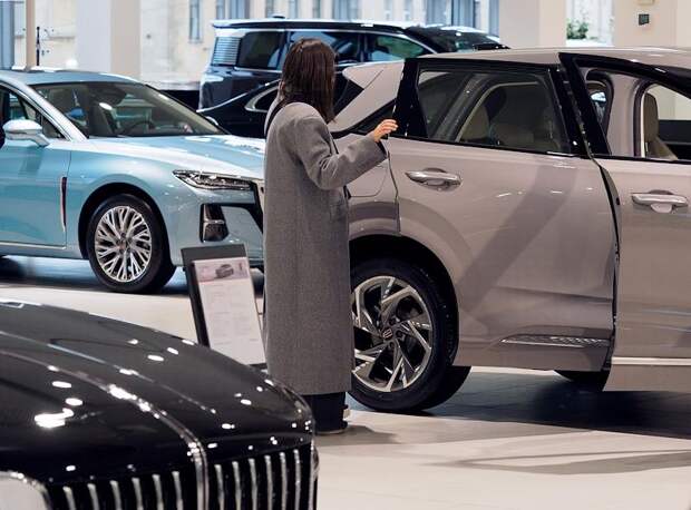 Продажи новых автомобилей в Москве рванули вверх