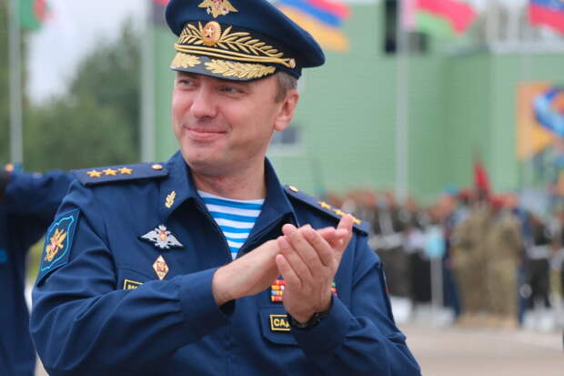 Одно из самых обсуждаемых событий последних дней: отставка Сергея Шойгу и назначение на должность министра обороны РФ Андрея Белоусова.-7