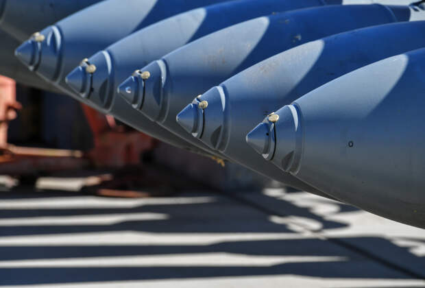 Удар трехтонной авиабомбы по дамбе на одном из основных направлений в ДНР попал на видео