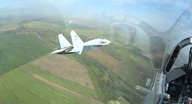 Новейшие истребители Су-30СМ перехватили условного противника на Кубани