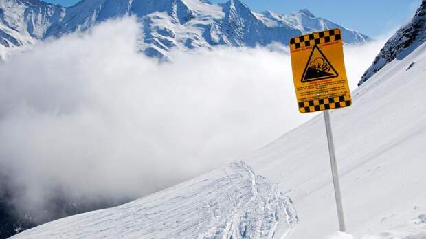 Десять лыжников пропали без вести после схода лавины в США