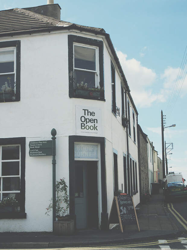 the-open-book-airbnb-bookshop-travel-wigtown-scotland-5
