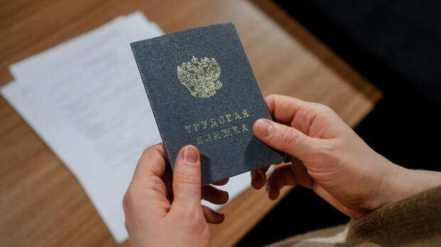 Защита прав граждан: россиянам объяснили, как уволиться во время больничного