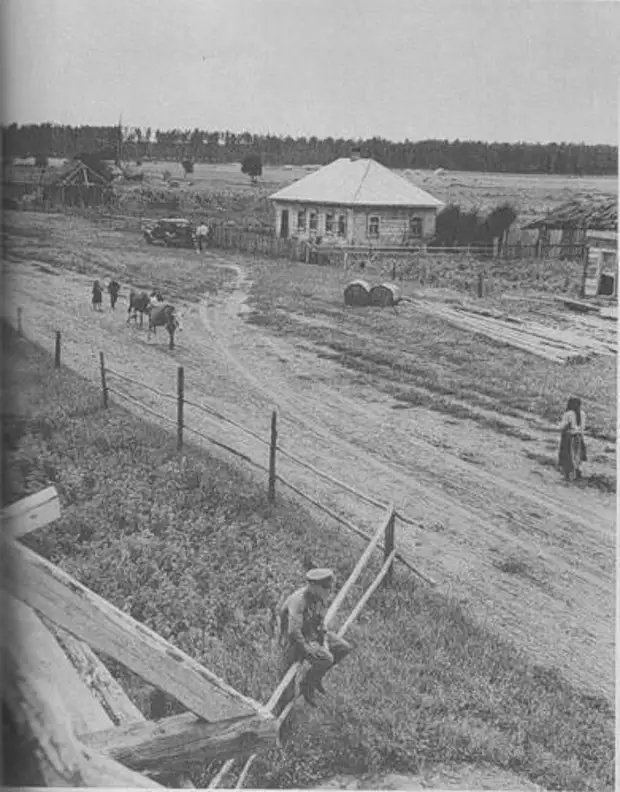 Село потом. СССР деревня 1947. СССР деревня после войны. Послевоенные годы в деревне. Послевоенная деревня СССР.