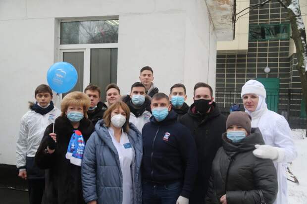 На Севере столицы волонтеры «Единой России» доставили в больницы 3 тонны бутилированной воды