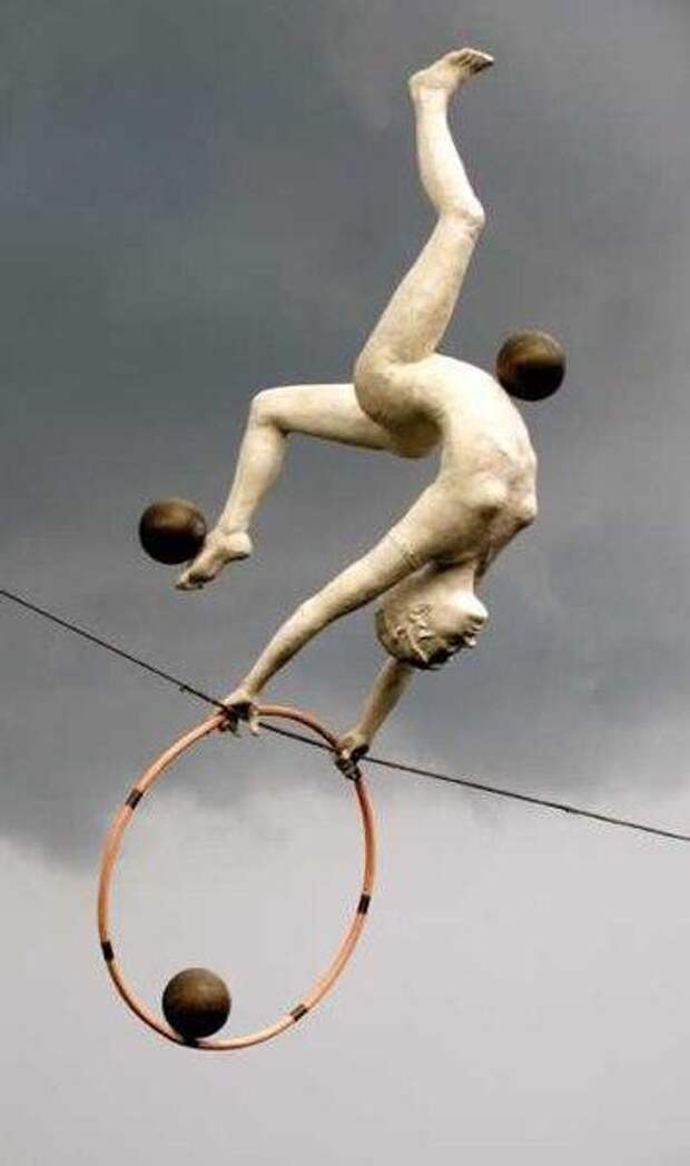 Скульптуры, балансирующие в воздухе искуство, история, скульптуры, факты