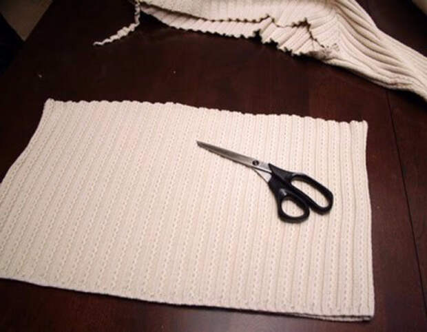 recycled-sweater-pillows-diy1-2 (448x349, 114Kb)