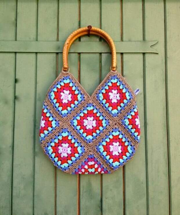Источник: http://happyinred.blogspot.com/2015/12/granny-square-haken-uitleg-granny-square-crochet-tutorial.html?m=1
