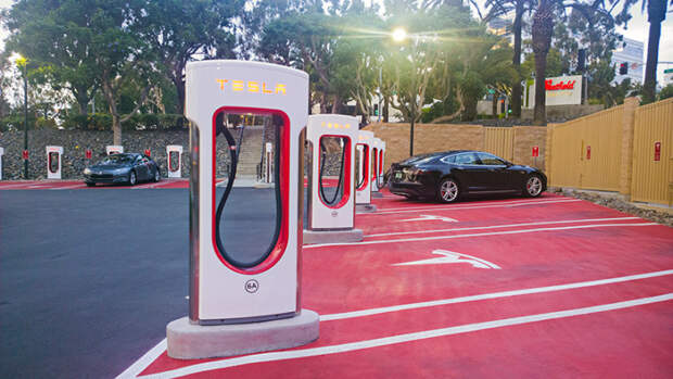 Бесплатные автозаправки Tesla 