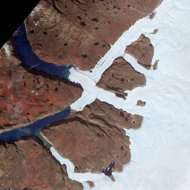 NASA ко Дню Земли показало лучшие снимки нашей планеты