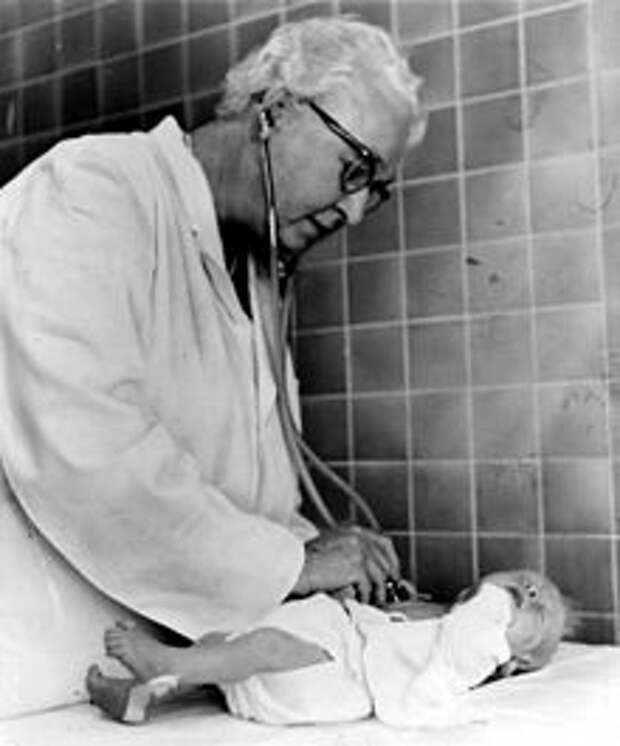 https://upload.wikimedia.org/wikipedia/commons/thumb/7/76/Virginia_Apgar.jpg/220px-Virginia_Apgar.jpg