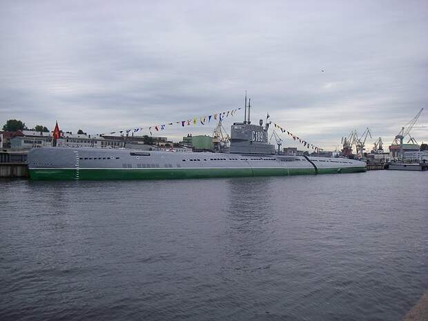 Санкт-Петербург военная техника, город, достояние, история, памятник, подводная лодка, эстетика