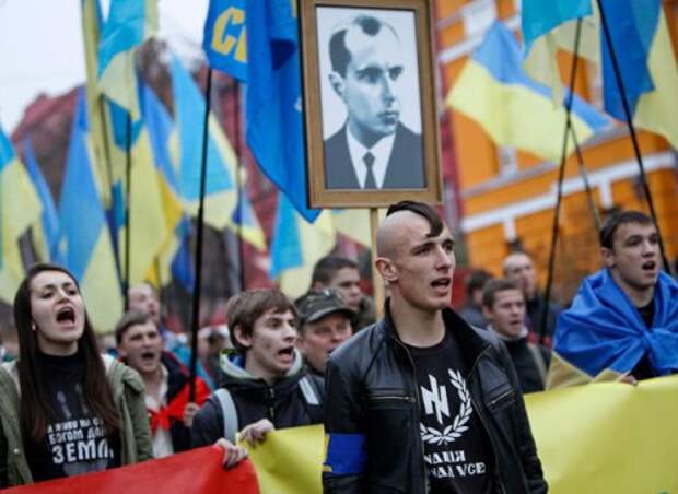 Киевские фашисты с помощью Гитлерюгенда и СС требуют у Кличко освещения 