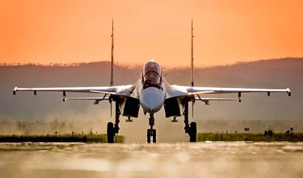 Истребитель Су-30СМ опровергает законы физики