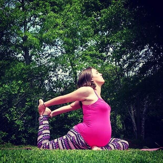 Беременные и гибкие, беременные любительницы йоги, беременность йога 