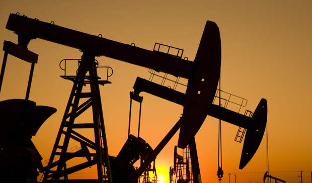 До $104,78 повысило Минэнерго США прогноз цены нефти Brent на 2022 год