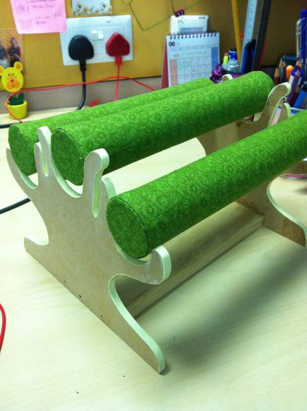 DIY bracelet holder: 