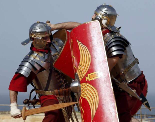 Легионеры армии Древнего Рима: Современный вариант попытки захвата острова Мальта (16)