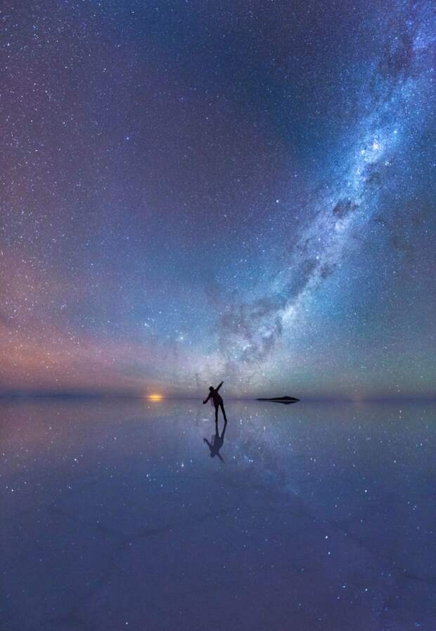 Звездное небо над солончаком Уюни, в Боливии
