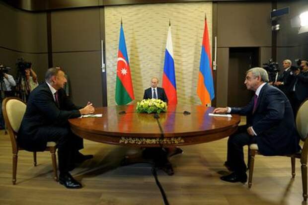 Встреча с Президентом Азербайджана Ильхамом Алиевым (слева) и Президентом Армении Сержем Саргсяном.