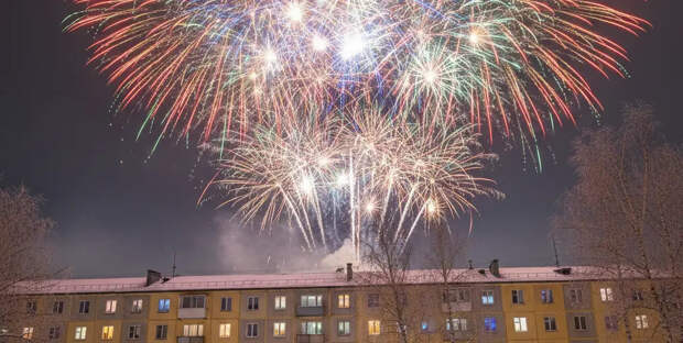 В Подмосковье запретили запускать салюты после 22:00