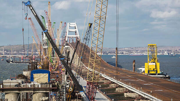 В Крыму опровергли информацию о «несостыковке пролетов» путепровода моста