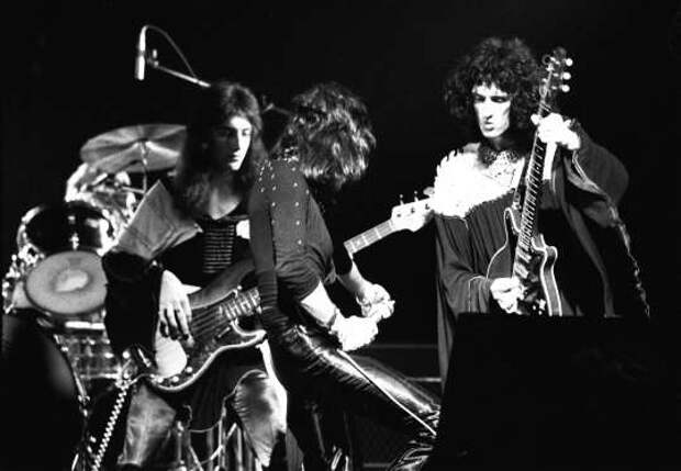 British rock group Queen perform on stage in London, 1974. L-R Drummer Roger Taylor (partially obscured), bassist John Deacon, singer Freddie Mercury and guitarist Brian May. (Photo by Michael Putland/Getty Images)