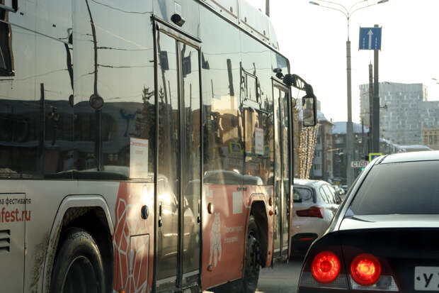 В Екатеринбурге водитель автобуса избил своего коллегу железной трубой
