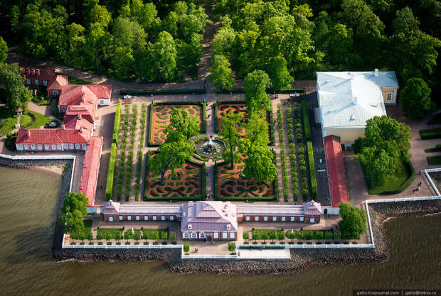 Монплезирский сад.