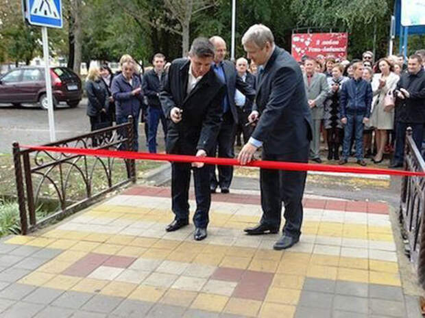 В Усть-Лабинске торжественно открыли тротуар