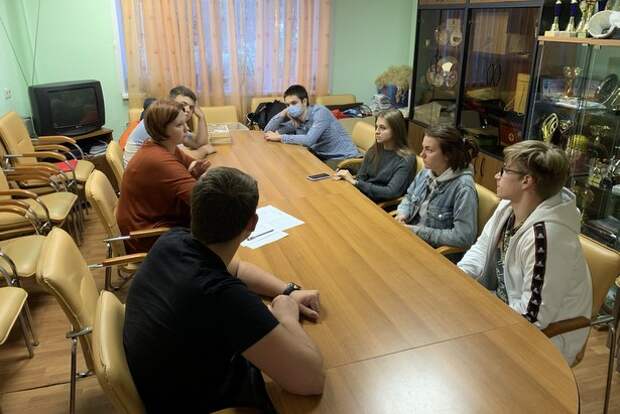 В Силино обсудили вовлечение молодежи в кружки и спортивные секции В Силино обсудили вовлечение молодежи в кружки и спортивные секции