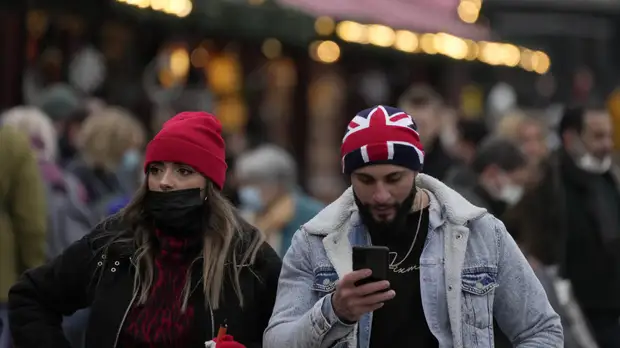 Джонсон: высокие темпы ревакцинации позволили Британии избежать введения жёстких ограничений