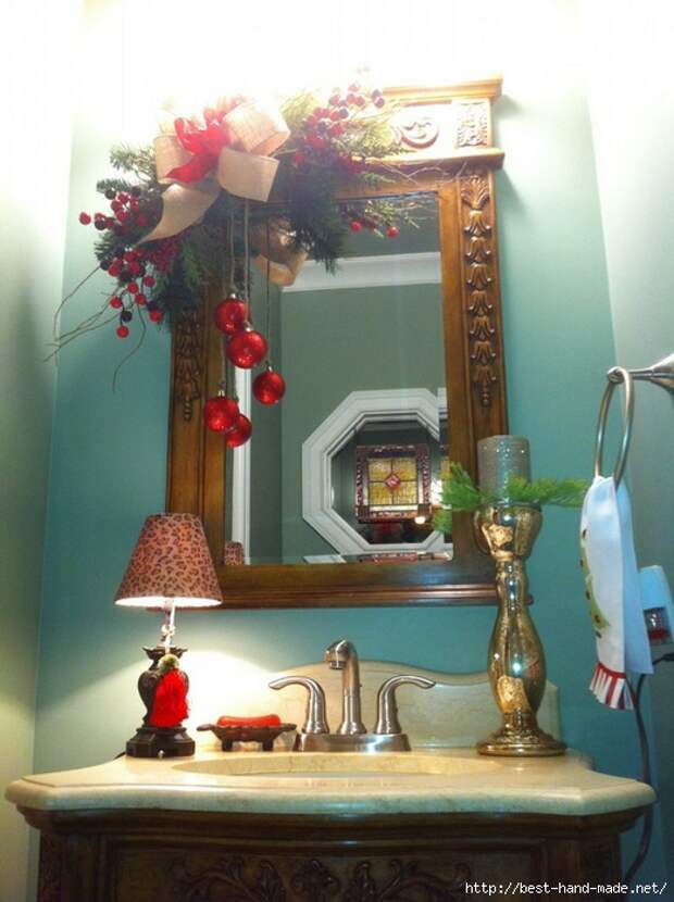 decorative-Christmas-Decorating-Ideas-Bathroom-with-framed-mirror-and-drop-in-sink (522x700, 245Kb)