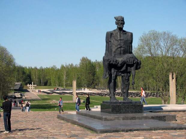 мемориальный комплекс в Хатыни