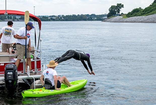 Andra Fath diving into the Tennesee River