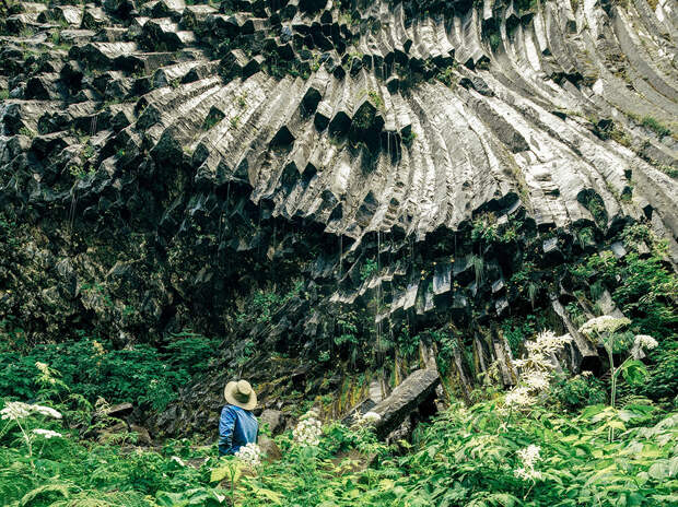 This is one of the reason I planed my trip to Mt. Rainier NP, July 2014. To visit Devil Pipe Organ, it will be a 12 miles round day-hike. However it totally worth it.The columnar lava is huge and grace. Stand below them, you will hear the whispers of their secrets in the past thousands of years.