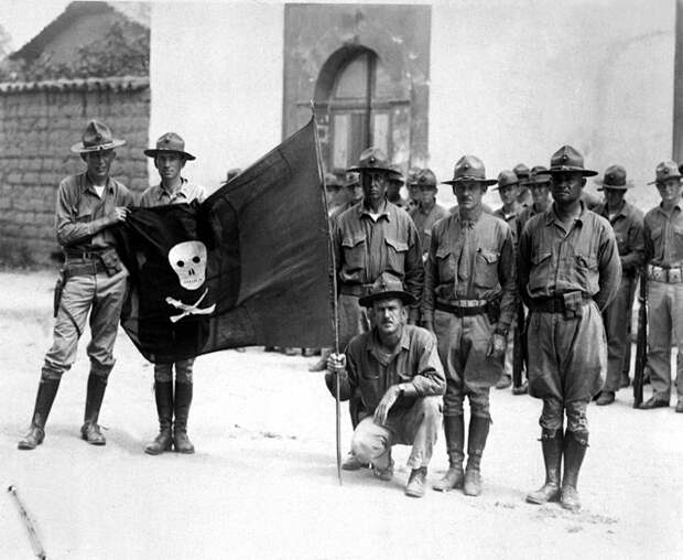 Файл:Sandino's Flag. Nicaragua, 1932. (Marine Corps)-EXACT DATE SHOT UNKNOWN-NARA FILE -- 127-N-516038-WAR and CONFLICT BOOK -- 376 HD-SN-99-02035.jpg