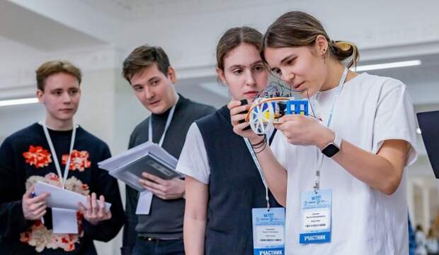 Около 5 тыс. московских школьников стали победителями научных конференций