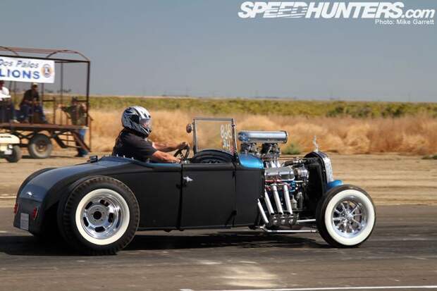 Hot-rod гонки на заброшенном аэродроме в Калифорнии (60 фото)