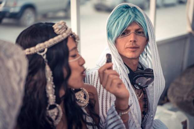 Фестиваль Burning Man прекрасный повод для проведения оригинальной свадьбы
