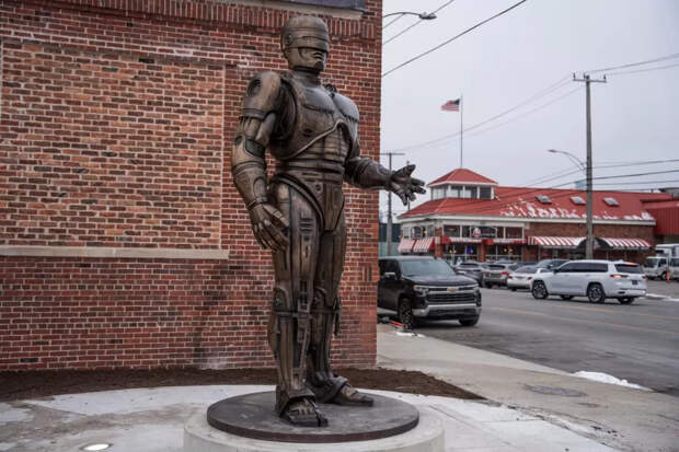 Памятник Робокопу