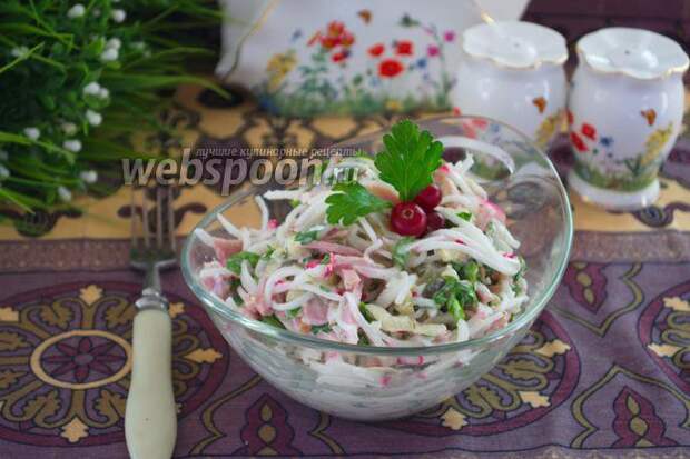 Фото Сочный салат с редькой и бужениной