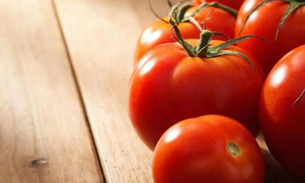 Всегда замачивайте помидоры в соленой воде. Вот зачем это нужно