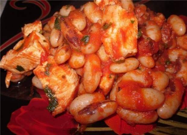 Тушеные овощи и фасоль с курицей в мультиварке