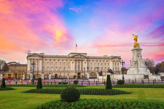 Где жила Елизавета II: недвижимость британской короны