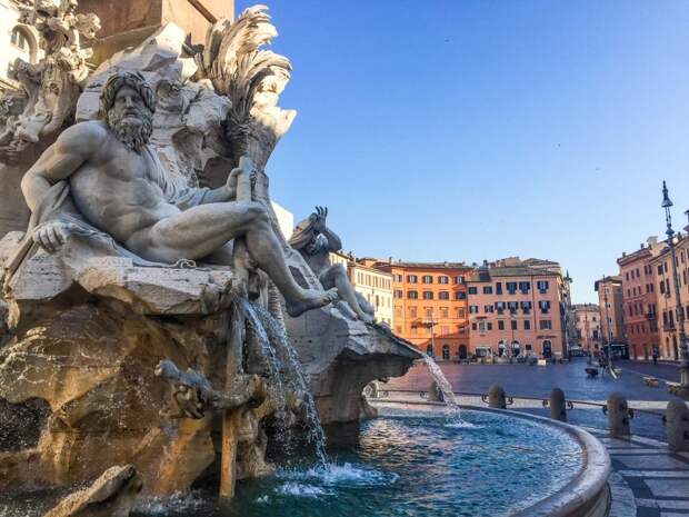 Piazza Navona in Rome (a favourite digital nomad destination).